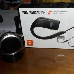 Samsung smartwatch JBL bluetooth headset
